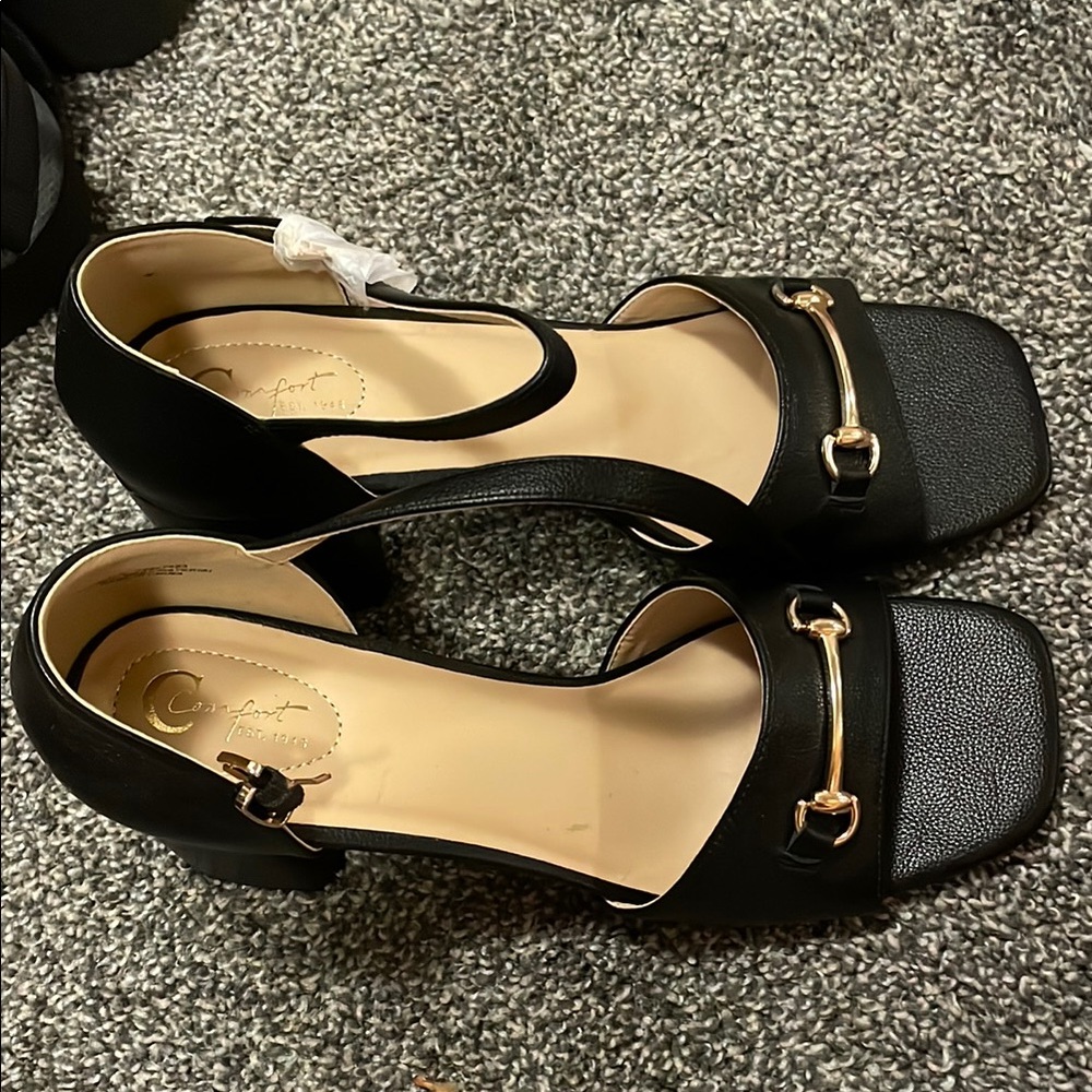 Moving Comfort Black Heels with Square Toe and Ankle Strap